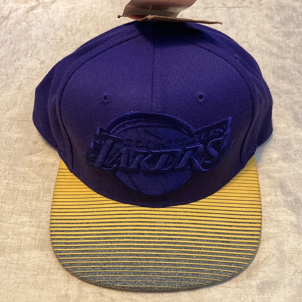 Mitchell & Ness Los Angeles Lakes City Undervisor Snapback
